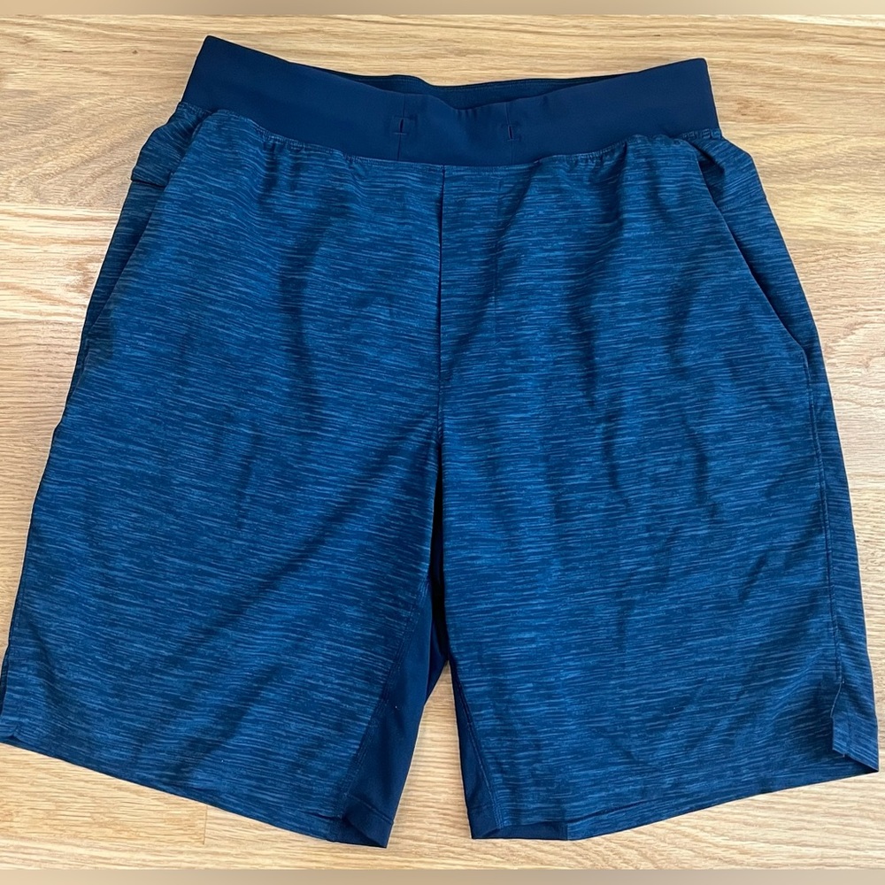 Men Lululemon pace breaker shorts, unlined, 9” shorts, medium